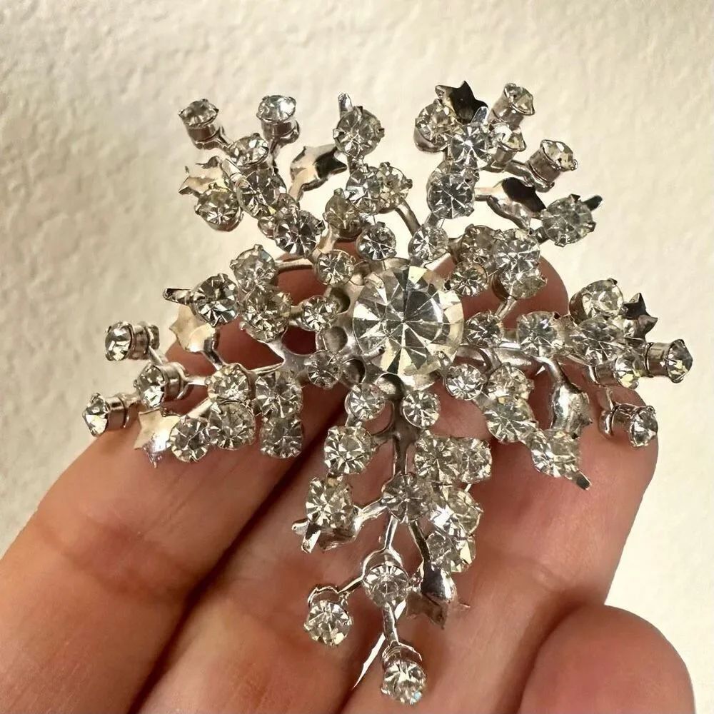 Snowflake  vintage rhinestone brooch